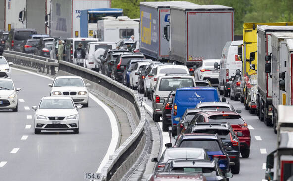 Le Parlement valide une taxe de transit à travers la Suisse