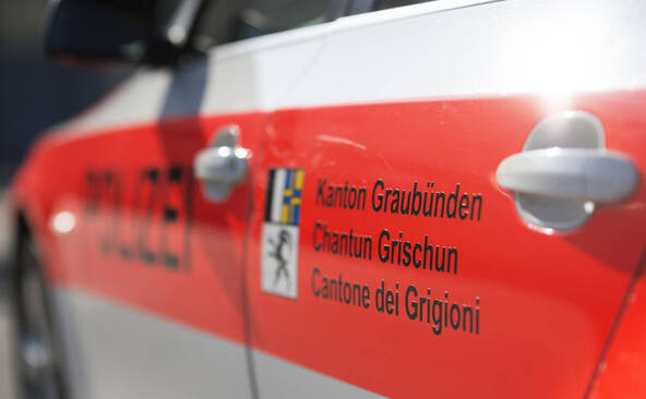 Une voiture percute un groupe scolaire aux Grisons et fait un mort