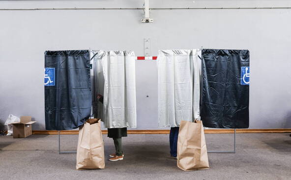 Municipales: les électeurs votent au second tour à haut suspense