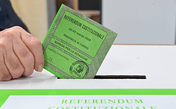 Les Italiens votent sur une réforme judiciaire très débattue