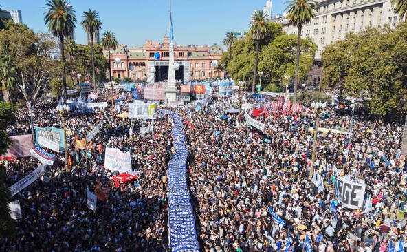 Important rassemblement pour les 50 ans du coup d'Etat en Argentine