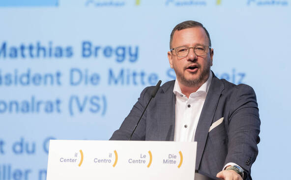 Le Centre « ne regarde ni à droite ni à gauche, mais devant »