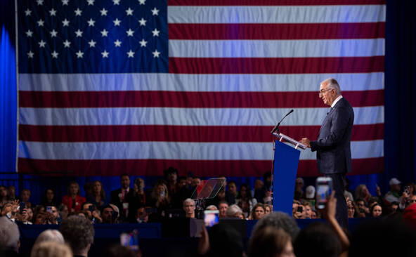 Reza Pahlavi acclamé à la conférence des conservateurs américains
