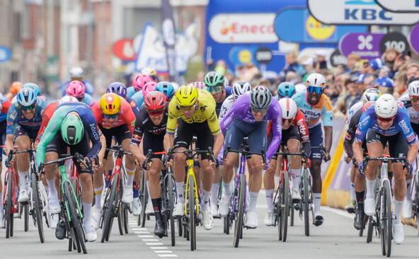 In Flanders Fields: Jasper Philipsen vainqueur au sprint