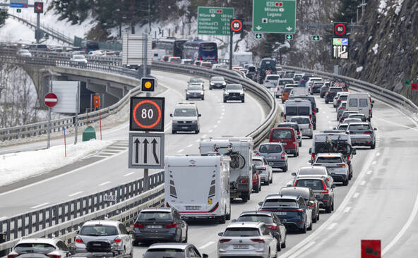 Les départs vers le Sud provoquent des bouchons au Gothard