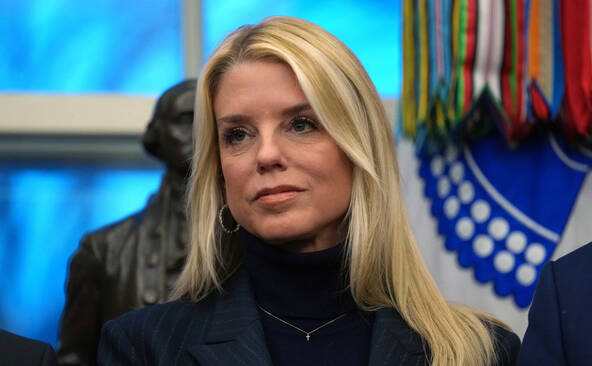 Trump confirme le départ de la ministre de la Justice