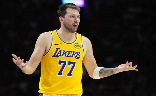 Le Thunder écrase les Lakers, Doncic sorti blessé