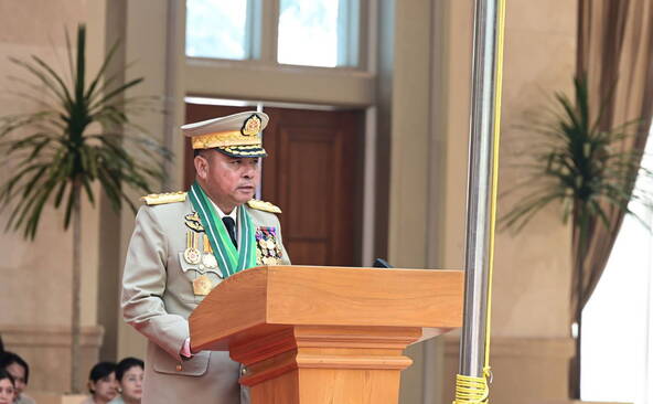 Birmanie: le chef de la junte élu président