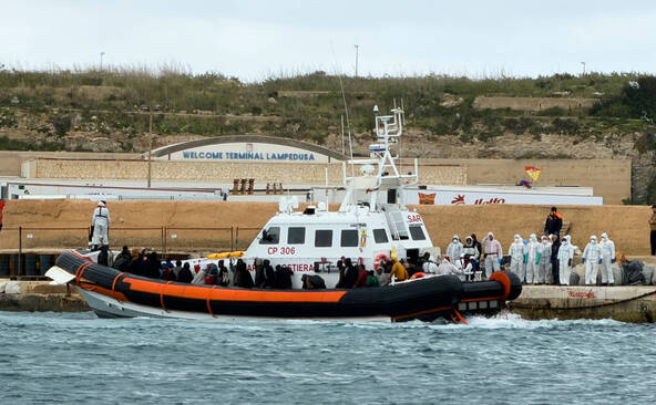 Plus de 70 migrants disparus après un naufrage en Méditerranée