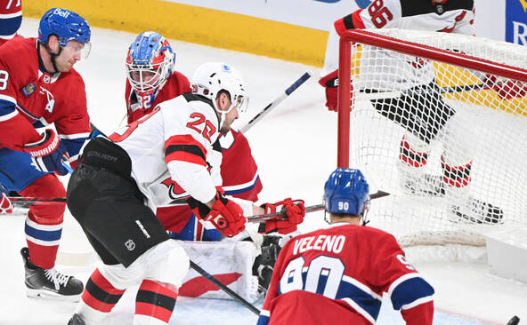 Les Devils gagnent à Montréal
