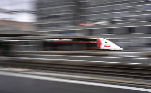 Le conducteur d'un TGV meurt dans une collision avec un poids lourd