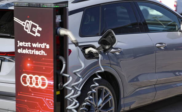 Allemagne: le marché auto confirme sa reprise grâce à l'électrique