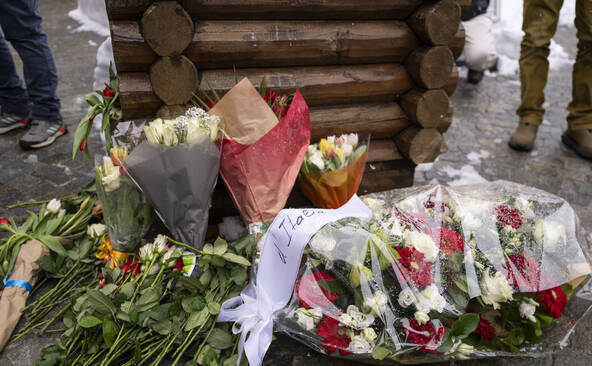 Un prévenu refuse de répondre aux questions des procureures