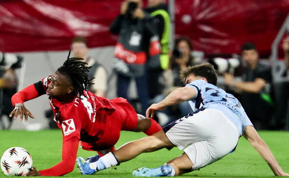 Fribourg et Manzambi ont un pied en demi-finale d'Europa League