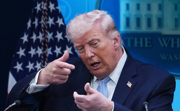 Trump s'en prend violemment à des figures de l'ultra droite