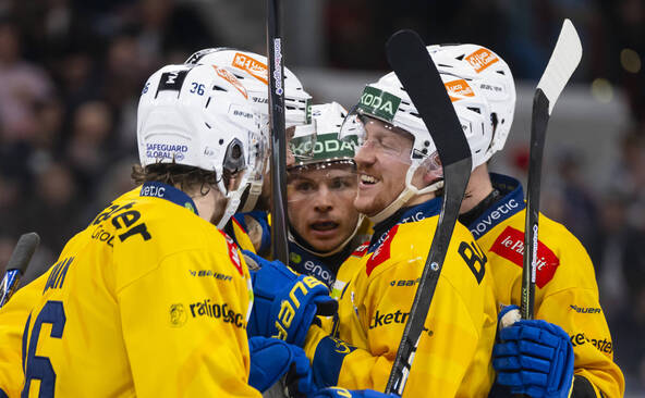 Davos a trois pucks de finale