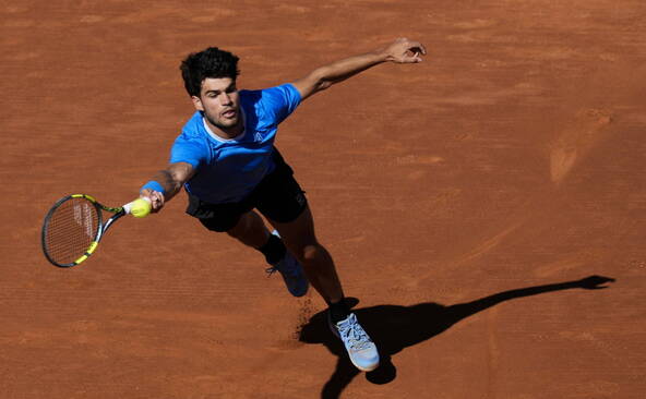 Blessé au poignet, Carlos Alcaraz se retire du tournoi de Barcelone