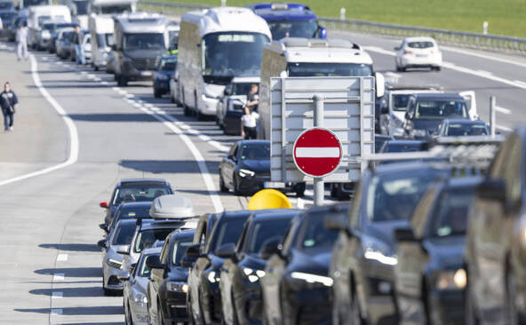 Les embouteillages au Gothard s'étendent sur dix kilomètres