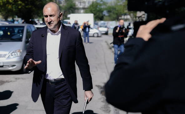 Bulgarie: victoire de l'ex-président Radev et conservateurs battus