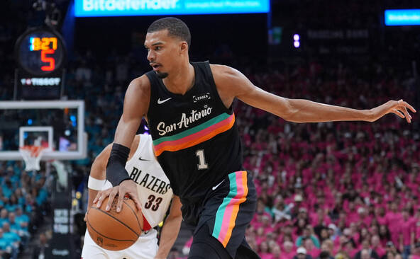 Wembanyama réussit sa première en play-off avec 35 points