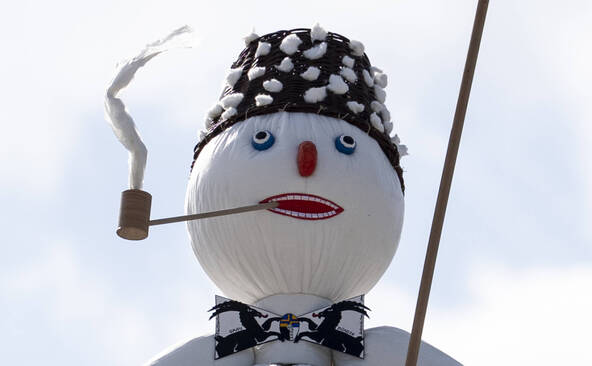 Les Zurichois ont brûlé le bonhomme hiver au Sechseläuten