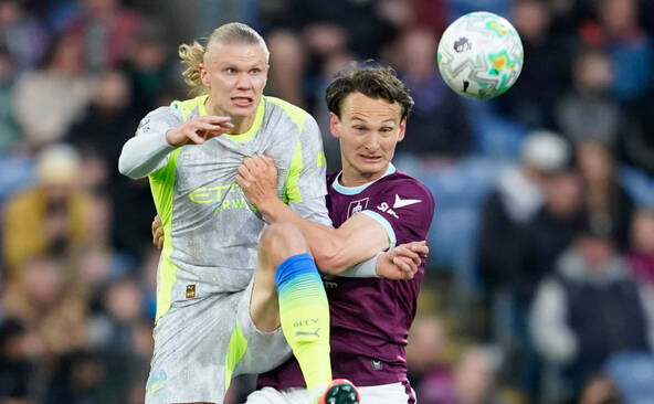 Manchester City dépasse Arsenal en tête de la Premier League