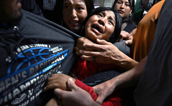 La photo d'une famille de migrants séparée par l'ICE primée