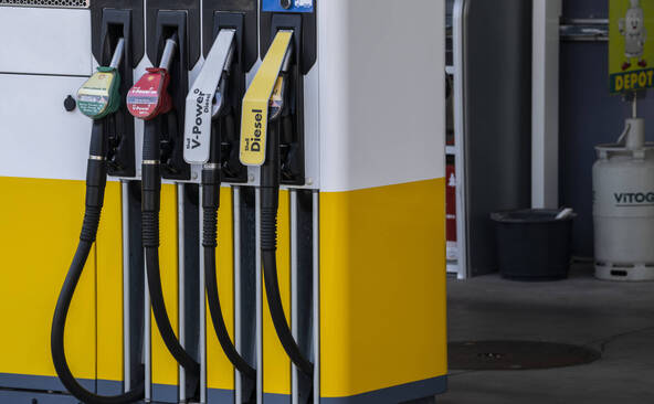 Le pétrole grimpe en l'absence de progrès sur le détroit d'Ormuz