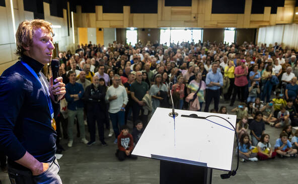 La commune de Veyrier (GE) honore son champion olympique Tanguy Nef