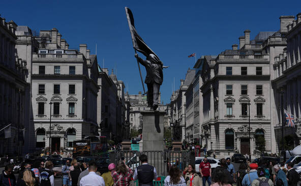 Une statue apparait à Londres, avec le nom de Banksy sur le socle