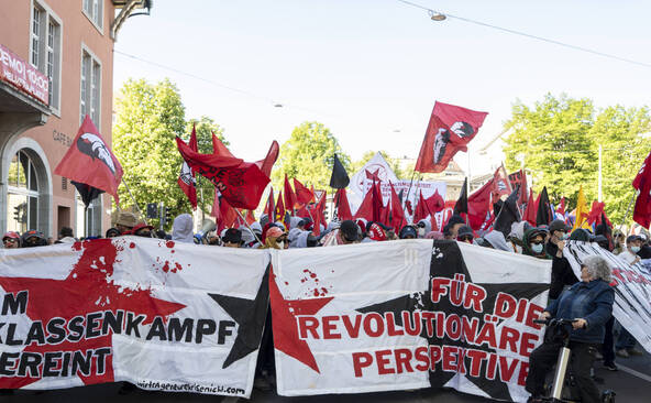 Des milliers de personnes manifestent pour le 1er mai à Zurich