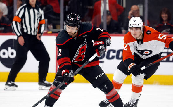 Carolina domine l'acte I face aux Flyers