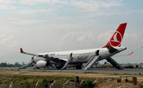 Un avion de Turkish Airlines prend feu à Katmandou, aucun blessé