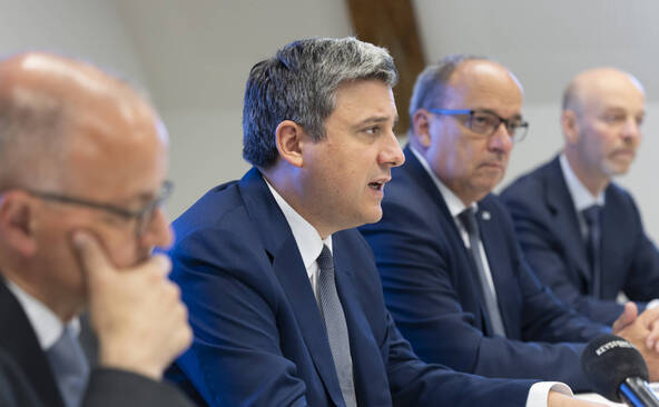 Cantons et communes font front contre l'initiative de l'UDC
