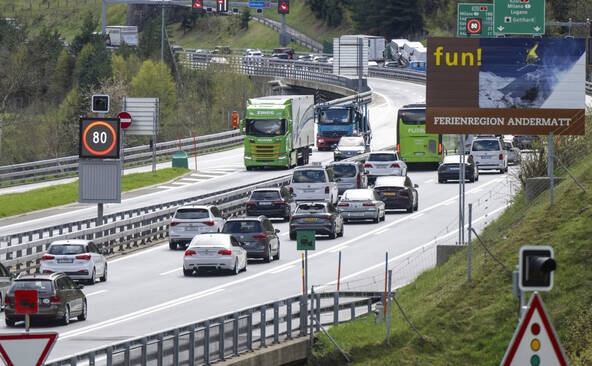 Gothard: dix kilomètres de bouchons devant le portail nord