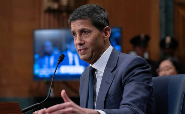 Kevin Warsh prend la tête de la banque centrale américaine