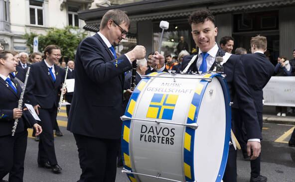 Fête fédérale de musique à Bienne: la parade a bien commencé