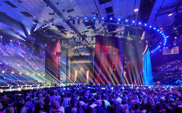 La 70e finale de l'Eurovision s'ouvre, avec 25 chansons en lice