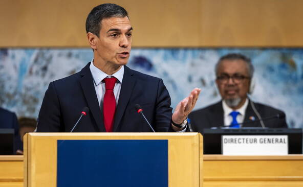 Ovation debout pour l'Espagnol Pedro Sanchez à Genève
