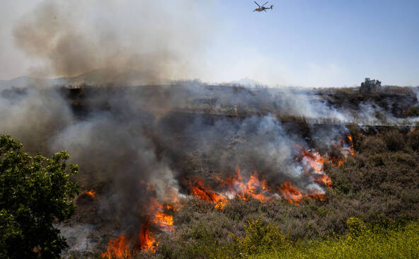 Un incendie menace des milliers d'habitations près de Los Angeles