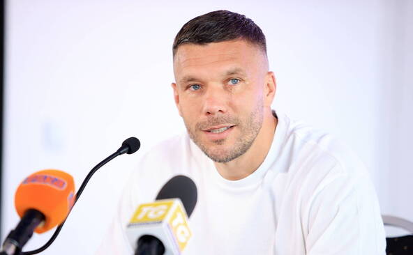 Lukas Podolski (40 ans) met fin à sa carrière