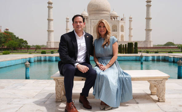 Rubio visite le Taj Mahal en marge des discussions avec l'Iran