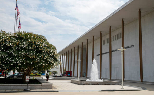 Désavoué en justice, Trump abandonne la reprise du Kennedy Center
