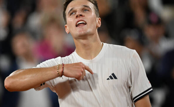 Mensik écarte Fonseca et rejoint Zverev en demi-finale