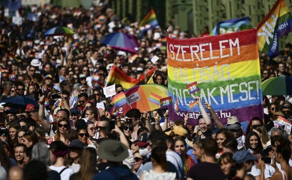 Hongrie/Marche des fiertés: fin des poursuites