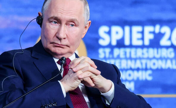 Au « Davos russe », Poutine minimise les difficultés économiques