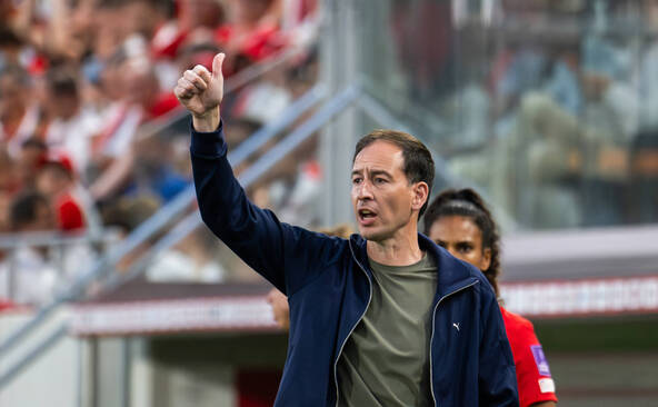 La Suisse assure l'essentiel: promotion et 1re place