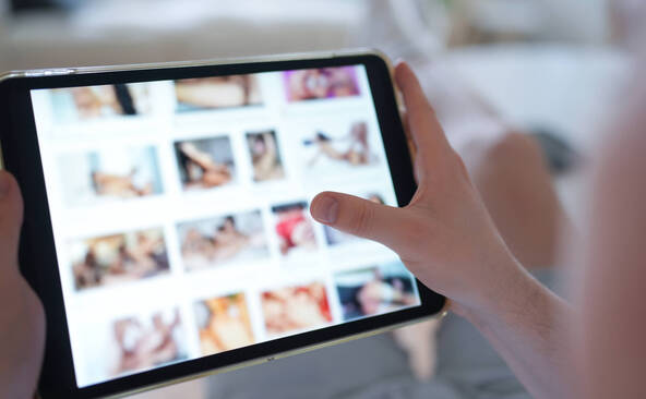 La Confédération doit agir contre les violences sur internet