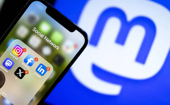 Réseaux sociaux et plateformes dépassent les médias traditionnels