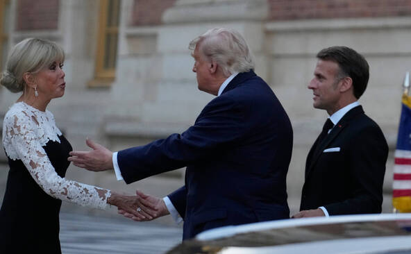 Trump est arrivé au château de Versailles pour un dîner avec Macron